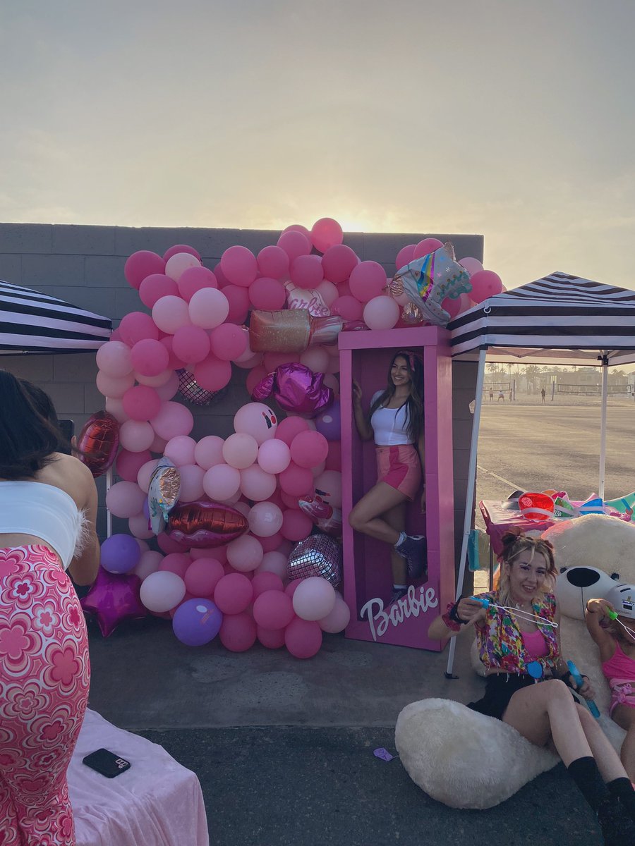 lynellmarie's tweet photo. Barbie Skate Party at the blacktop! ๐ผ๐โจ
#sk8friends #dtlask8cru #alwaysrolling https://t.co/afFpNKE9lS