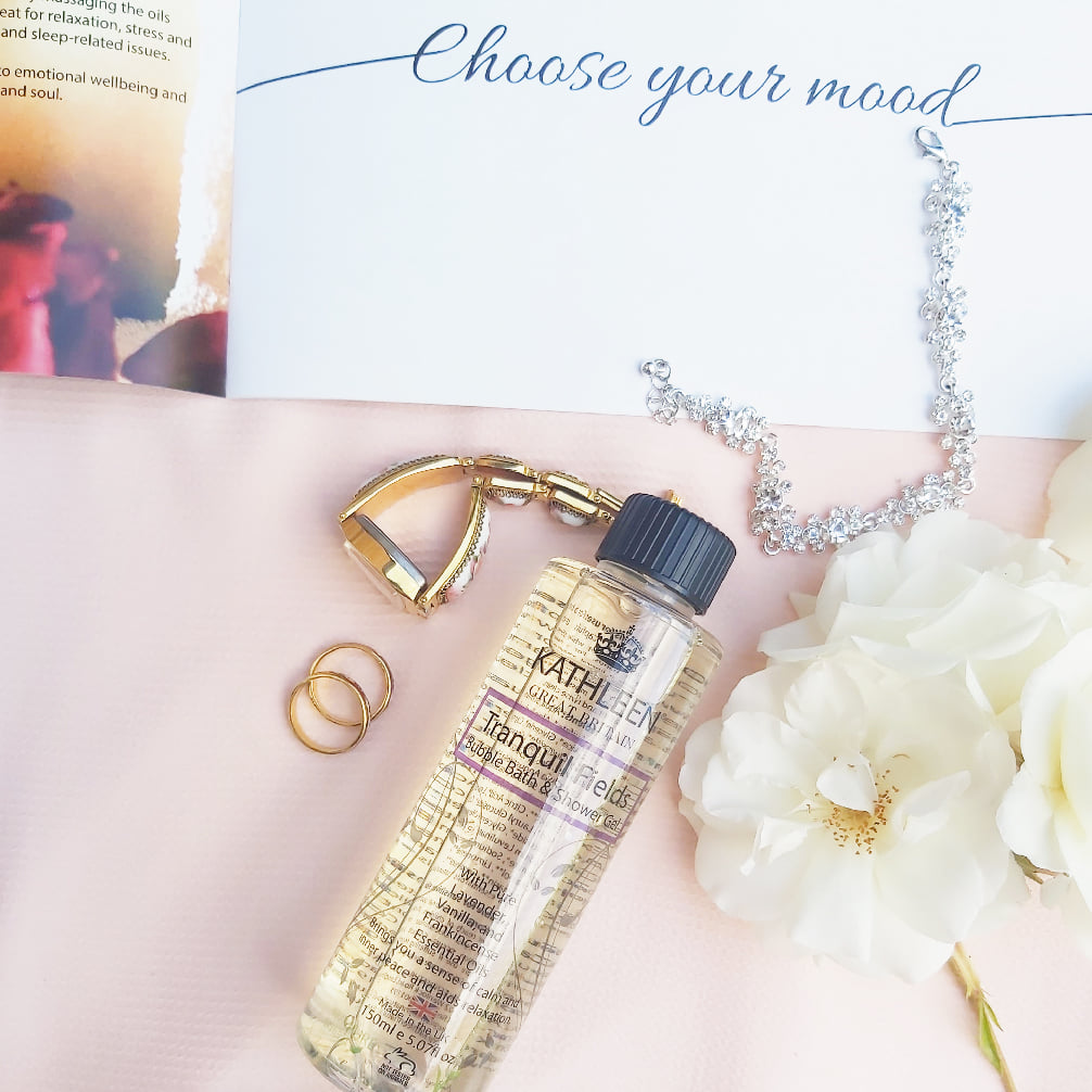 Have you heard our #TranquilFields Bubble Bath and Shower Gel won the Beauty Shortlist Award? 

Just 10 minutes of rest in a hot bath opens the pores and helps release the toxins from your body as well as #relaxing your mind, body and soul! #bathtime

amazon.co.uk/stores/KATHLEE…