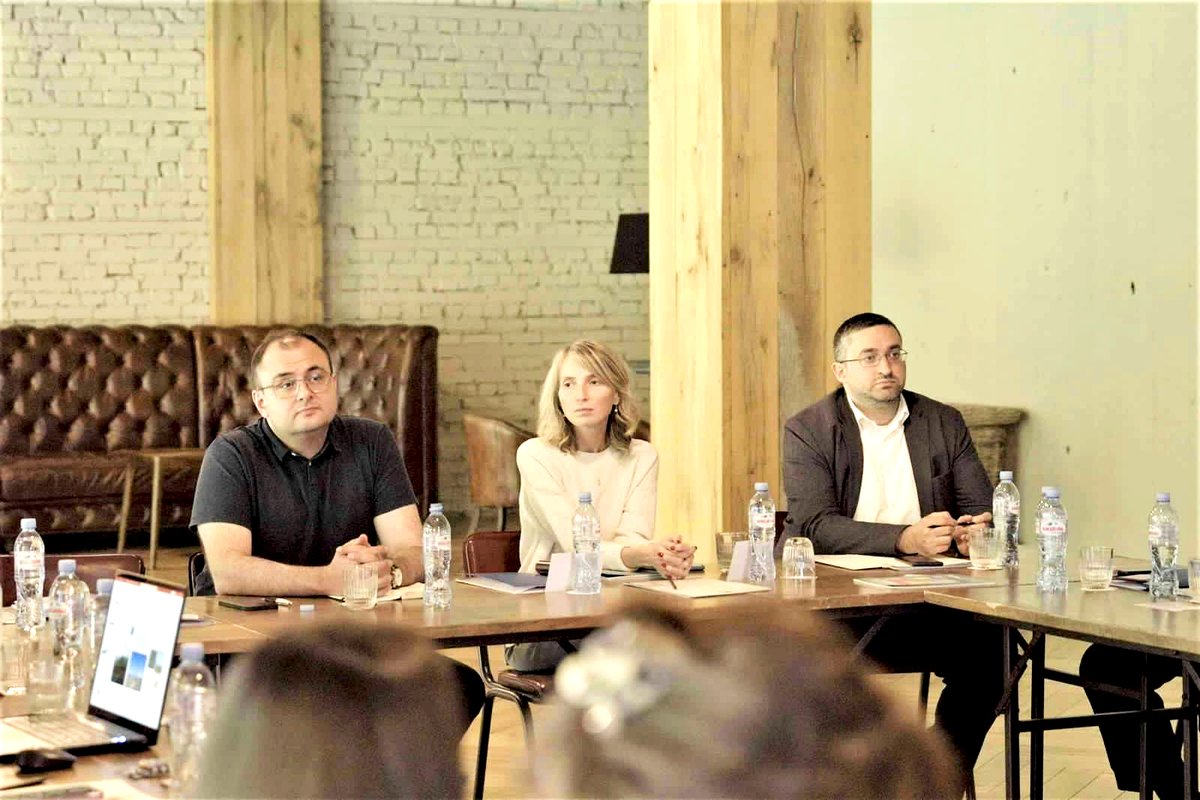 NAPRGeorgia's tweet photo. Rati Bregadze, Minister of Justice, and the deputy curator, along with the management of the National Agency of Public Registry (NAPR) discussed the progress of the agency's large-scale reforms. #NAPR https://t.co/oR3BSqhnBS