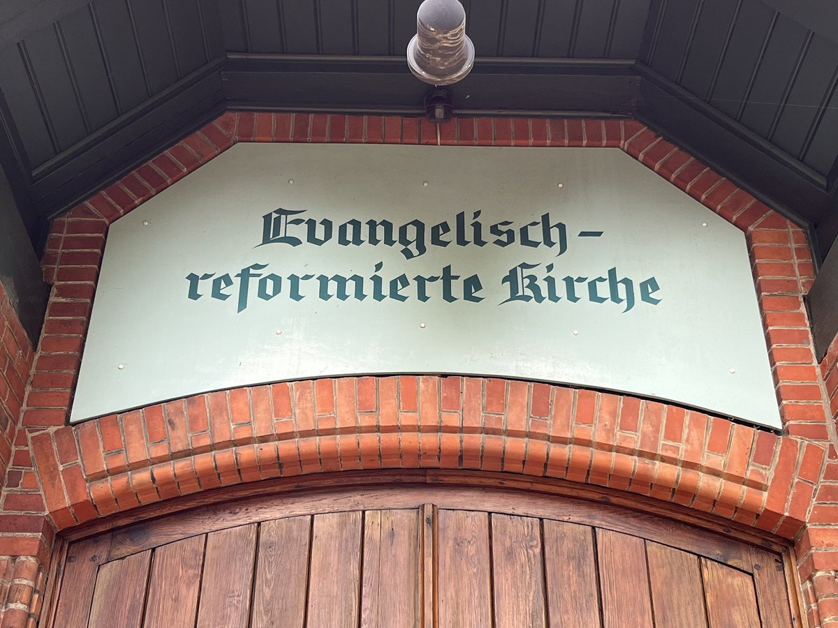 wmbakker's tweet photo. In veel Duitse #kerken, zoals deze op #Borkum, kun je op doordeweekse dagen zomaar binnenlopen om rond te kijken, te genieten van de #stilte, in de #Bijbel te lezen of te #bidden. Waarom bieden Nederlandse kerken niet vaker die mogelijkheid? #openkerk #Kirche #welkomindekerk https://t.co/iGvCAHUCZ1