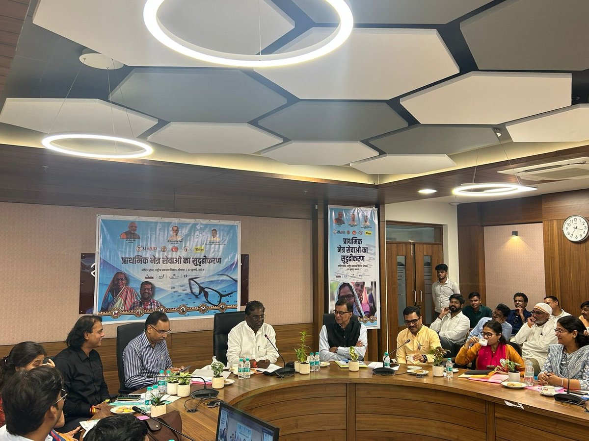 Public Health & Medical Education Department, MP (@healthminmp) on Twitter photo लोक स्वास्थ्य एवं परिवार कल्याण मंत्री <a href="/DrPRChoudhary/">Dr. Prabhuram Choudhary</a> ने आज भोपाल में "प्राथमिक नेत्र सेवाओं का सदृढ़ीकरण मॉडल" का शुभारंभ किया| साथ ही स्वास्थ्य विभाग, निष्ठा एवं JHPIEGO द्वारा बनाए गए पोस्टर का अनावरण कर नेत्रम मोबाइल ऐप लॉन्च किया।
#JansamparkMP लोक स्वास्थ्य एवं परिवार कल्याण मंत्री <a href="/DrPRChoudhary/">Dr. Prabhuram Choudhary</a> ने आज भोपाल में "प्राथमिक नेत्र सेवाओं का सदृढ़ीकरण मॉडल" का शुभारंभ किया| साथ ही स्वास्थ्य विभाग, निष्ठा एवं JHPIEGO द्वारा बनाए गए पोस्टर का अनावरण कर नेत्रम मोबाइल ऐप लॉन्च किया।
#JansamparkMP
