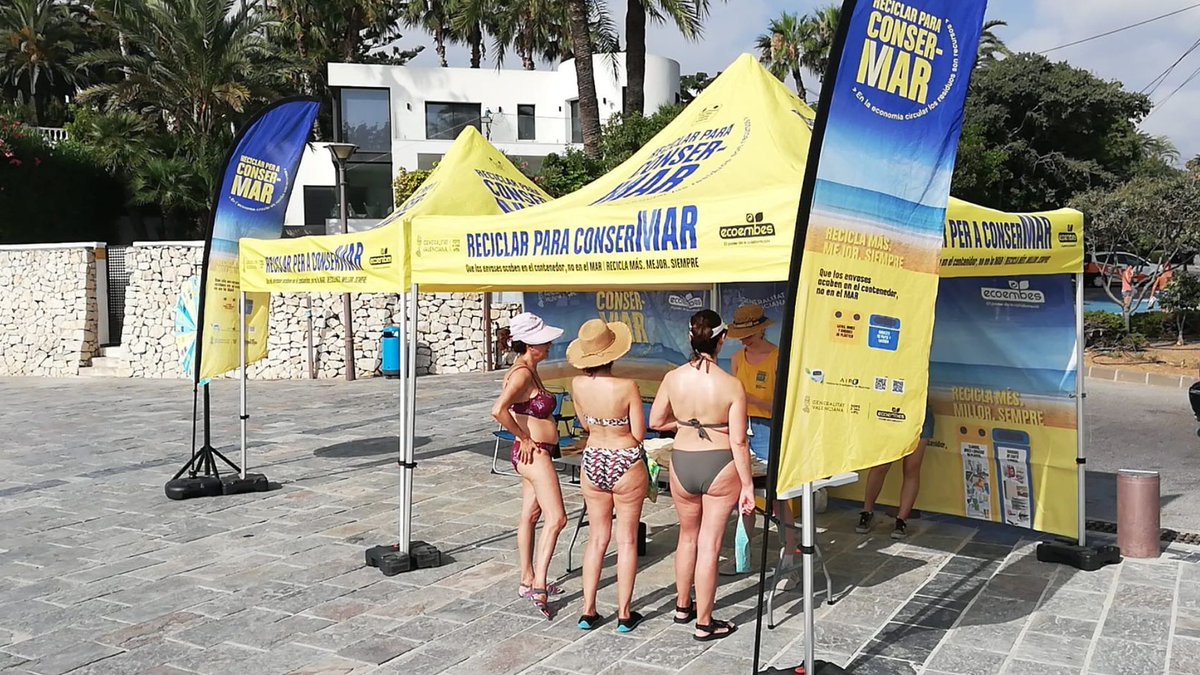 Arturo Poquet, alcalde de Benissa, y Celia Ausias, concejala de Medio Ambiente, Patrimonio y Bienes, visitaron el stand de ConserMar el pasado sábado.
<a href="/ecoembes/">Ecoembes</a> <a href="/ecoembes_com/">Ecoembes Comunica</a> @GVAagroambient <a href="/SoniaPC79/">Sonia Poveda</a> 
Consermar en Benissa  ⤵
bit.ly/3DdUW4e