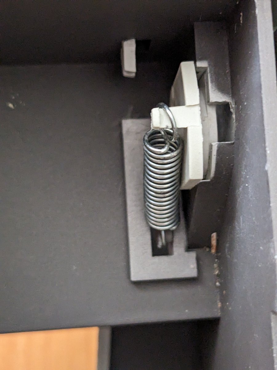 LinuxJedi's tweet image. I had @PCBWayOfficial 3D print these tiny pieces in steel. They are replacements for the swing door spring hooks in the #Acorn #RiscPC that always snap off.
They are strong and much heavier than they look!
Very happy with the results. I've several RiscPC slices to fix with these.