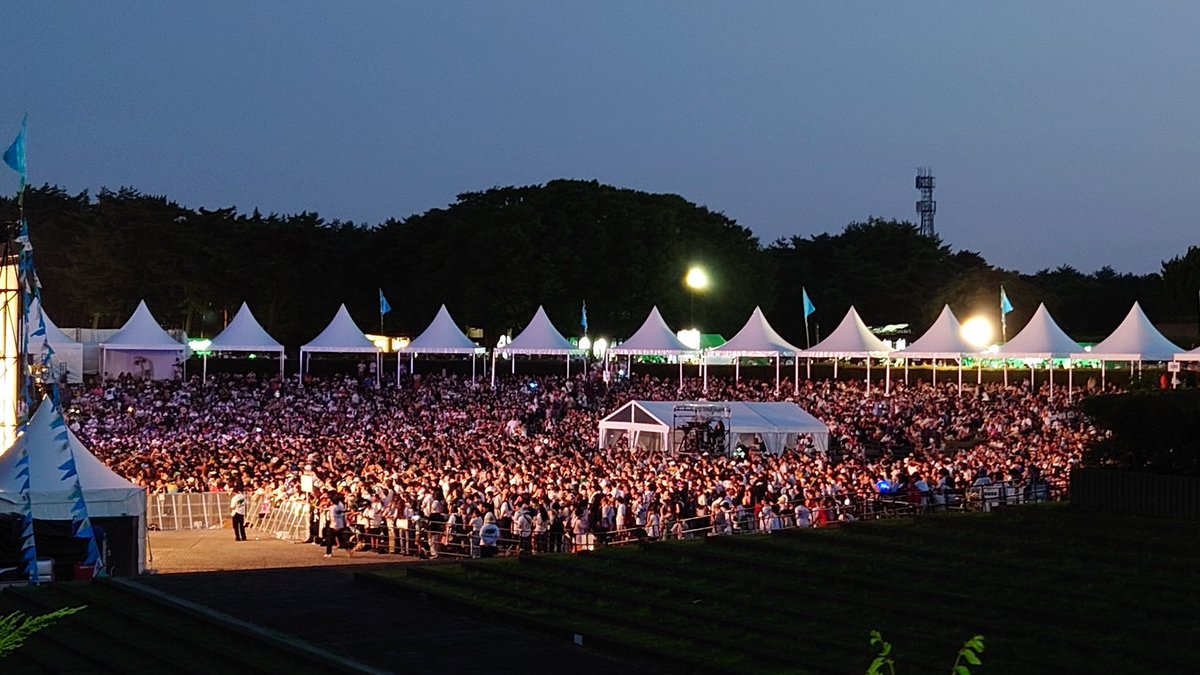 chef_dark0's tweet photo. #WaterStage、ラストの #湘南乃風 開始10分前で既に一杯で外にも溢れてますw
#LuckyFes https://t.co/KrK3YJsibI