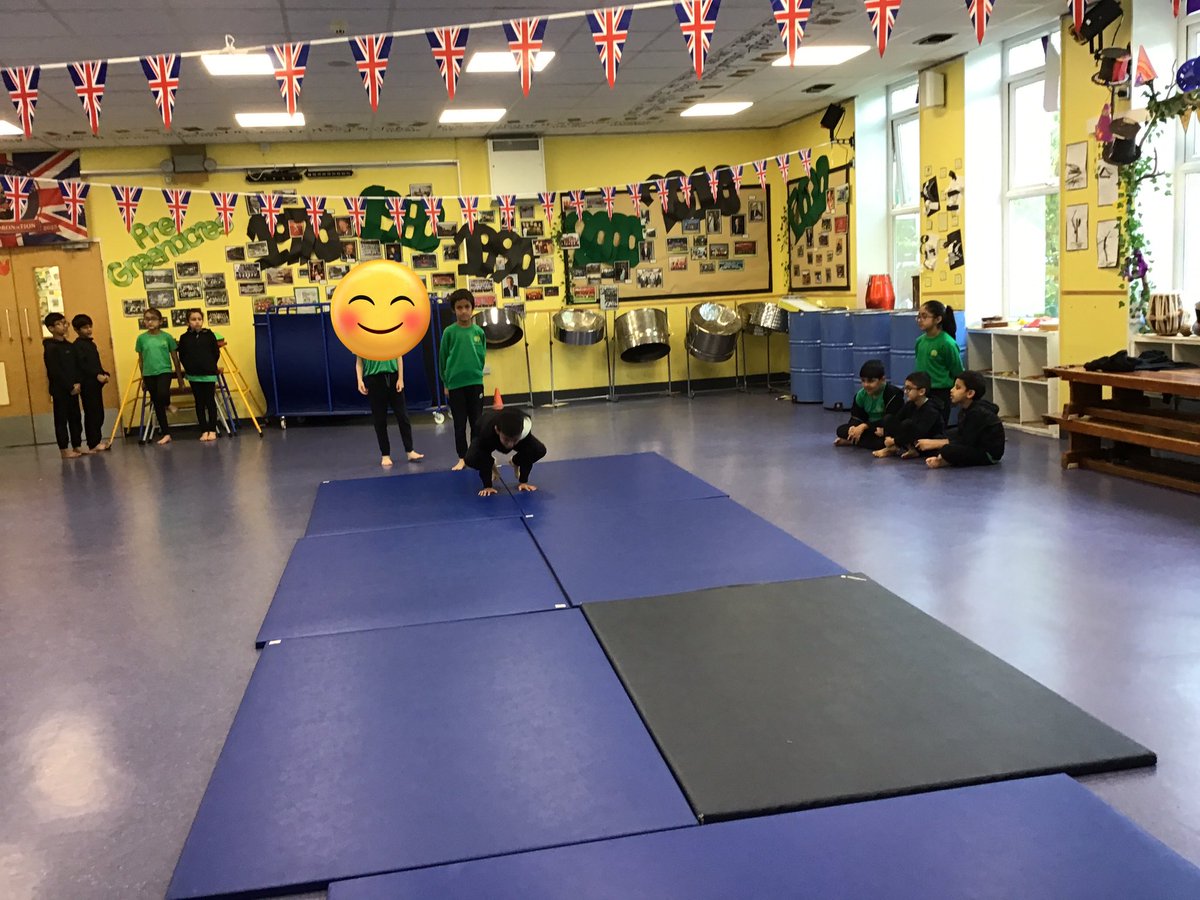 Putting together our gymnastics moves in a sequence to finish our unit 🤸🏽<a href="/TeamGreenacres1/">Greenacres Primary Academy</a> #GPAPE