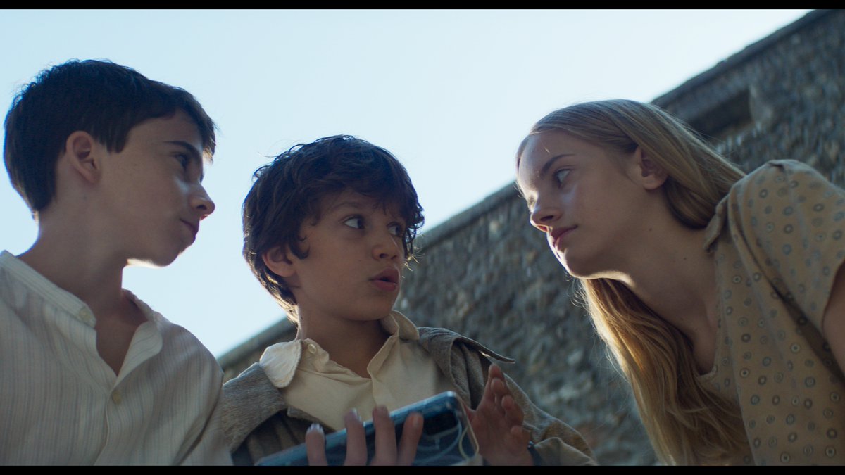 VacaFilms's tweet photo. ¿Qué estarán tramando Pablo, Teo y Alba?

Si ser niños agudiza el ingenio, viajar en el tiempo aumenta la diversión.

¡#Salta! llega a los cines españoles el 1 de septiembre. https://t.co/BF7jzdt00Y