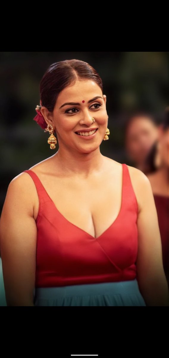 bindaas_shape's tweet photo. Milfy wife 
How deep cleavage...
Please press my boobs
#Crimea #WeLoveYouBuild #bold #beautiful #BiggBossOTT #bigboob #sexy #tollywood #บิวกลับมาทําไม #ISTJby7DREAM 

Follow for more 👇
@bindaas_shape https://t.co/cbZv9OadsS