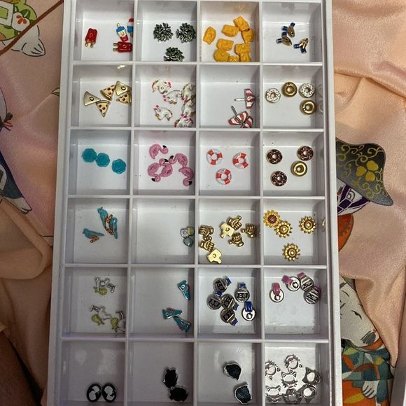 jsnow09's tweet photo. So good I had to share! Check out all the items I'm loving on @Poshmarkapp from @Yayabinky #poshmark #fashion #style #shopmycloset #origamiowl: https://t.co/umVnKX3EZe https://t.co/zKQisaWkeF