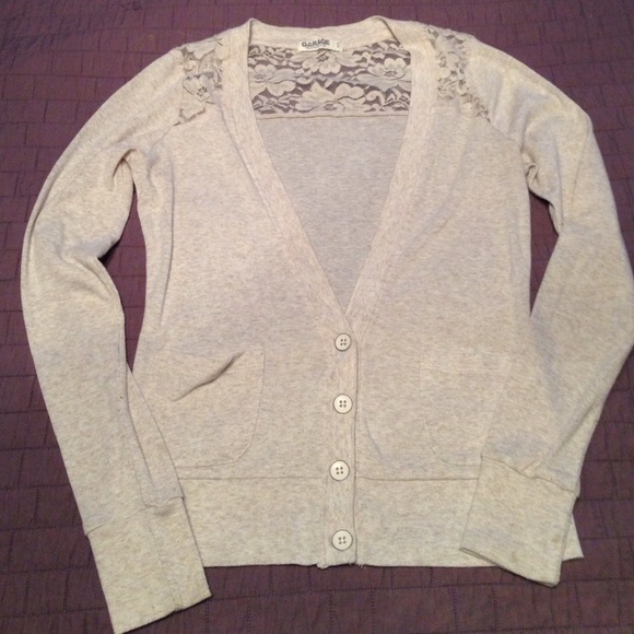 robutik's tweet photo. So good I had to share! Check out all the items I'm loving on @Poshmarkapp from @AddicatDesigns #poshmark #fashion #style #shopmycloset #gap #garage: https://t.co/NKXfKN5eCO https://t.co/OjF4MylaVn