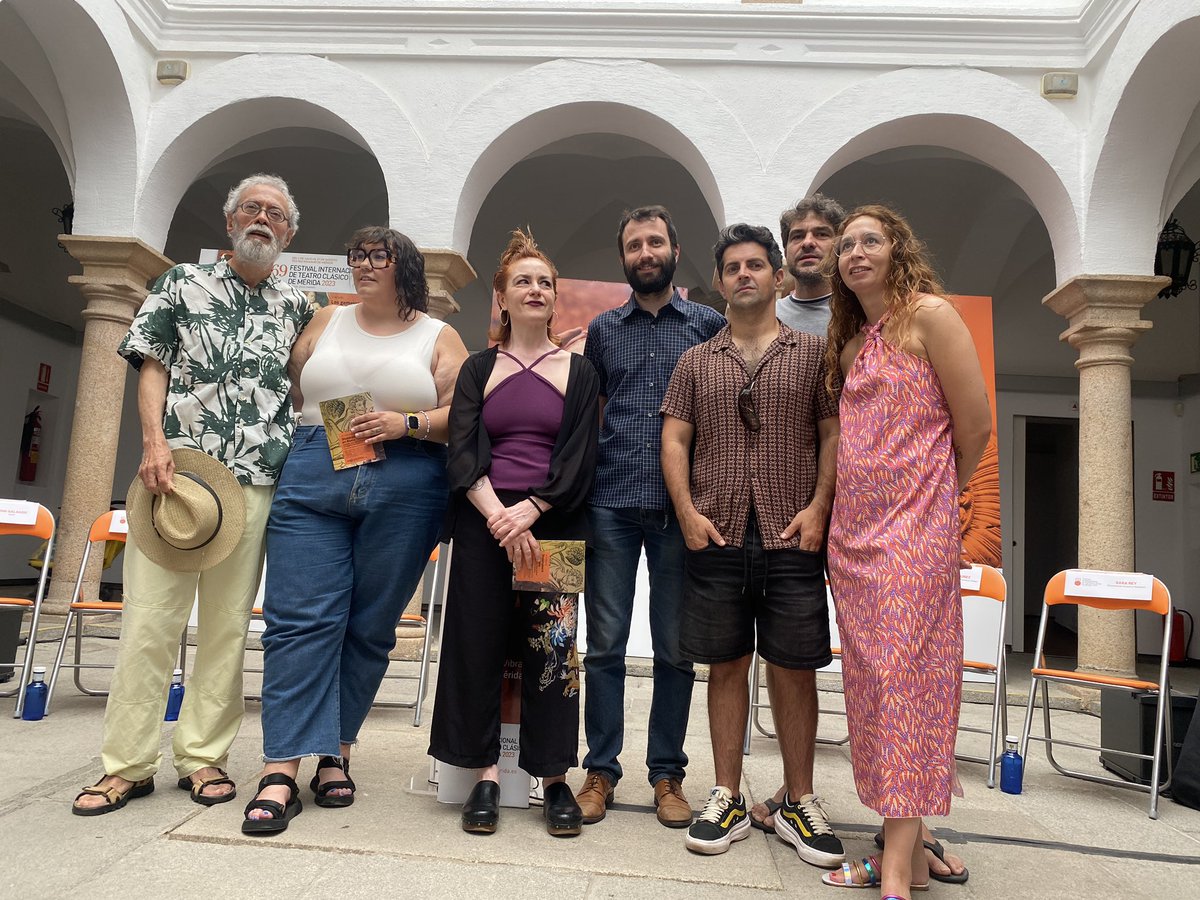 🟠🏛️ El Centro Dramático Galego se estrena en el #FestivaldeMerida con 𝙎𝙝𝙖𝙠𝙚𝙨𝙥𝙚𝙖𝙧𝙚 𝙚𝙣 𝙍𝙤𝙢𝙖, una propuesta inédita y singular a partir de las cuatro piezas que el gran dramaturgo inglés ambientó en el #ImperioRomano

#Merida69 #FestivaldeMerida #Shakespeare