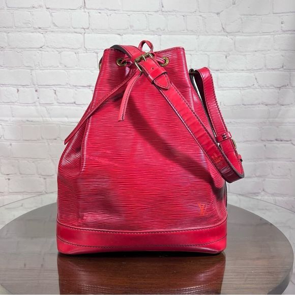 dskorm's tweet photo. So good I had to share! Check out all the items I'm loving on @Poshmarkapp from @iheartresale #poshmark #fashion #style #shopmycloset #louisvuitton #so #prana: https://t.co/YgSXqs86q3 https://t.co/iNQpqRc1tU