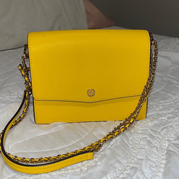 gavriel_us's tweet photo. So good I had to share! Check out all the items I'm loving on @Poshmarkapp #poshmark #fashion #style #shopmycloset #michaelmichaelkors #toryburch #handmade: https://t.co/lE8EZGoKRH https://t.co/wti6Rav5qp