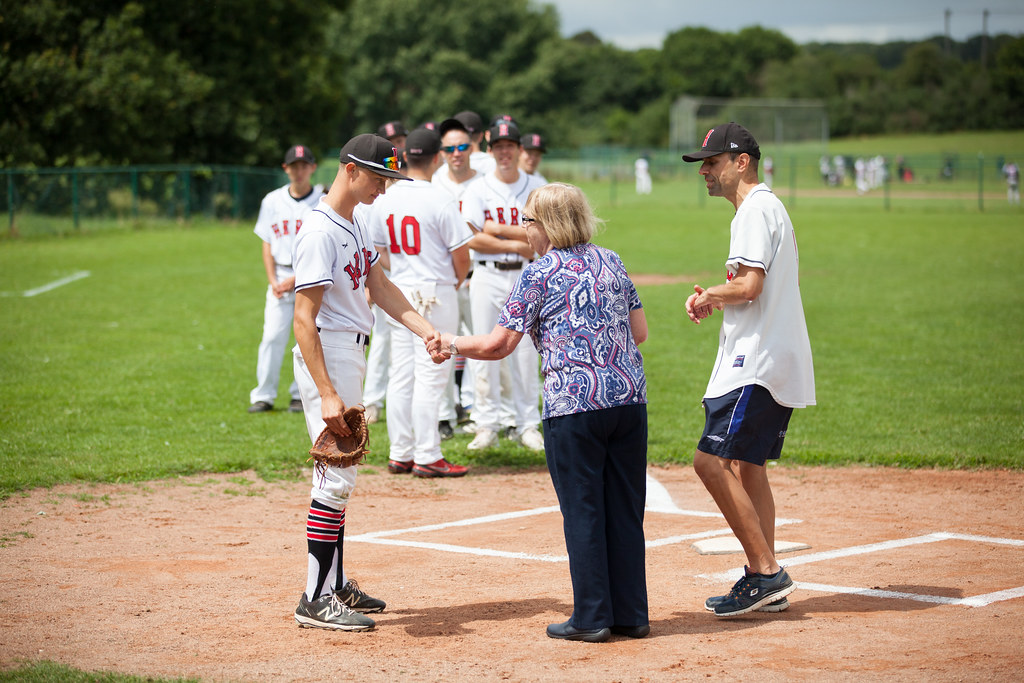 HertsBaseball's tweet photo. Dacorum Deputy Mayor Cllr. Brenda Link was our guest of honour at yesterday's National Baseball League game between the @HertsFalcons and the London Latin Boys. Thank you.

📸 photos by @SomeAreDead https://t.co/eByN1Tu4gq