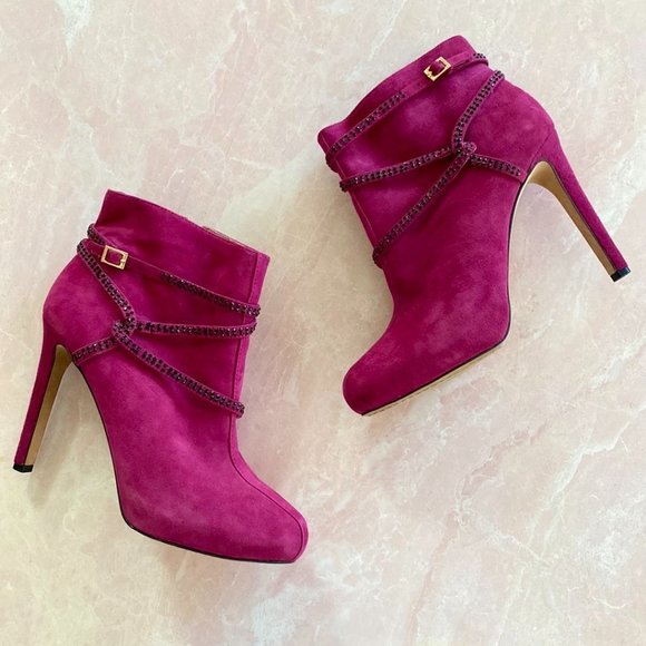 So good I had to share! Check out all the items I'm loving on <a href="/Poshmarkapp/">Poshmark</a> from @cbellechic #poshmark #fashion #style #shopmycloset #boutique #akoo #vincecamuto: posh.mk/x4TCBxRnvBb