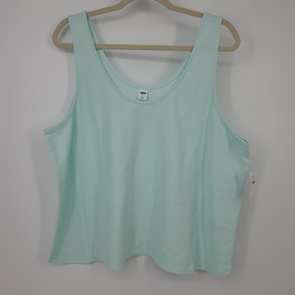 soon2bcourtney's tweet photo. So good I had to share! Check out all the items I'm loving on @Poshmarkapp #poshmark #fashion #style #shopmycloset #oldnavy #adoreme: https://t.co/umBGQkLdYX https://t.co/9KXzroHKP0