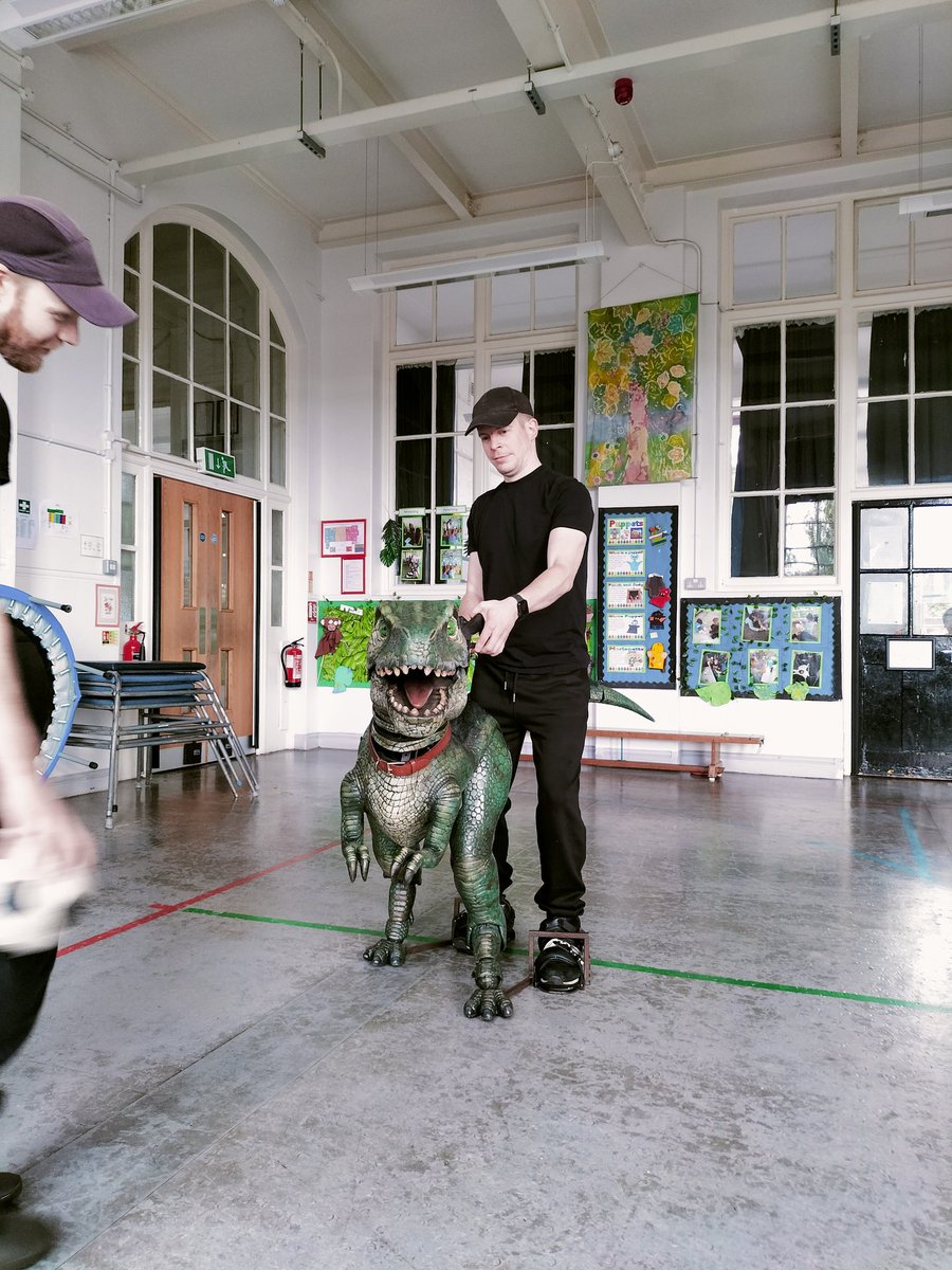 🥰
<a href="/NicollEntertain/">Nicoll Entertainment</a> #DinosaurWorldLive #puppets #puppetry #Tam #BabyDinosaur