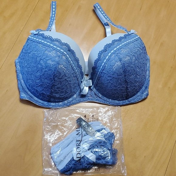 soon2bcourtney's tweet photo. So good I had to share! Check out all the items I'm loving on @Poshmarkapp #poshmark #fashion #style #shopmycloset #oldnavy #adoreme: https://t.co/umBGQkLdYX https://t.co/9KXzroHKP0