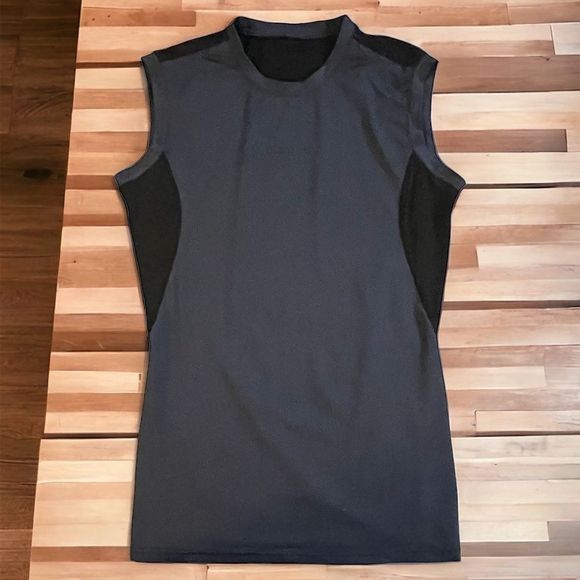 LadyBugLora1964's tweet photo. So good I had to share! Check out all the items I'm loving on @Poshmarkapp #poshmark #fashion #style #shopmycloset #tesla #handcrafted #rodanfields: https://t.co/PQJlvz4ovk https://t.co/W27uhG5heG