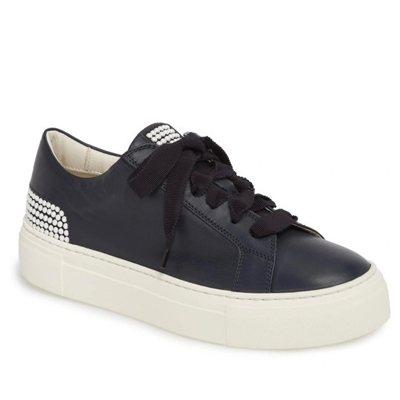 CATCATCITY_'s tweet photo. So good I had to share! Check out all the items I'm loving on @Poshmarkapp #poshmark #fashion #style #shopmycloset #agl #nike #zara: https://t.co/q6ZqO9ldGU https://t.co/eoxleFONeS