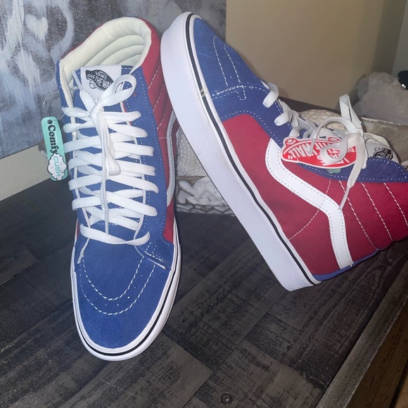 Meifaks's tweet photo. So good I had to share! Check out all the items I'm loving on @Poshmarkapp #poshmark #fashion #style #shopmycloset #vans #nike #calvinklein: https://t.co/RuH0Asv6CQ https://t.co/Nkesu4MQqK
