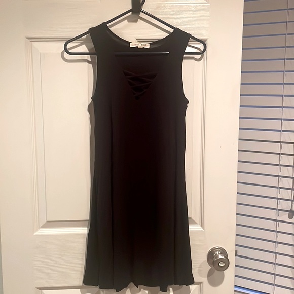 slpbr1207's tweet photo. So good I had to share! Check out all the items I'm loving on @Poshmarkapp from @jenavon #poshmark #fashion #style #shopmycloset #livingdoll: https://t.co/LgCw6OW1hl https://t.co/6z83MM82Mc