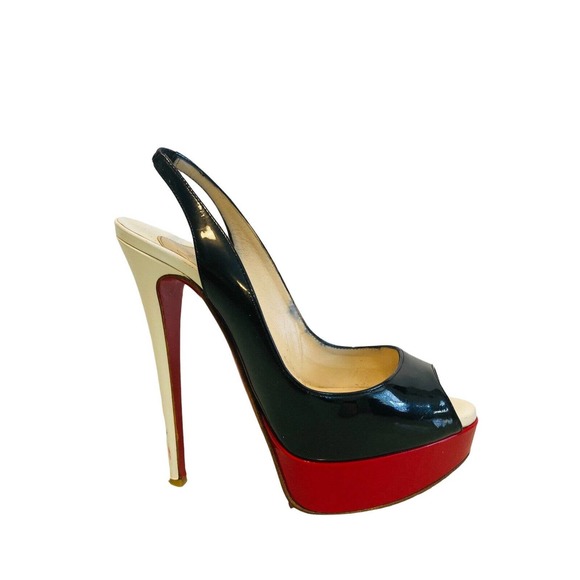 Young41L's tweet photo. So good I had to share! Check out all the items I'm loving on @Poshmarkapp #poshmark #fashion #style #shopmycloset #christianlouboutin #op #alexandrabartlett: https://t.co/Rvhm8DA9wc https://t.co/ipMzrgjAA5
