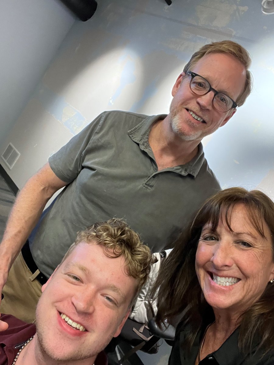 printIQGlobal's tweet photo. She battled through tornadoes and everything the weather could throw at her but our Linda Pollard from @printIQGlobal  made it over to meet Joe Cushing in Chicago where they were hosting Dan Zimmerman and his son from Dataflow Inc. , thanks for your hospitality as always guys. https://t.co/VVeOQ2TVVR