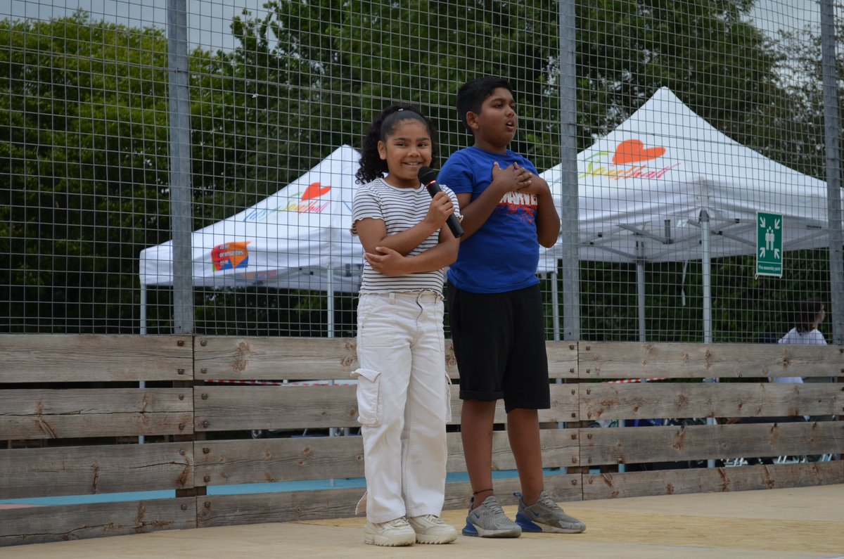 _DWPS_'s tweet photo. Last week we held our Summer Fair☀️
A fantastic day filled with talented performances, impressive prizes, fun games, tasty food and even better company!
Thank you to all of our sponsors who helped us to make the day so special.
#UB1 #SummerFair #Prizes #DWIJ https://t.co/8EwA8cCEGd