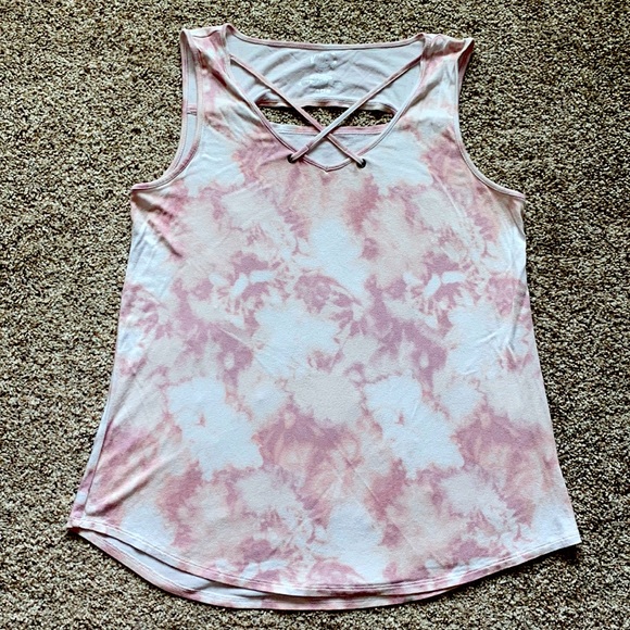 emiggsales's tweet photo. So good I had to share! Check out all the items I'm loving on @Poshmarkapp #poshmark #fashion #style #shopmycloset #maurices #callaway #nike: https://t.co/nIKDwt18xE https://t.co/K35AwspJyg