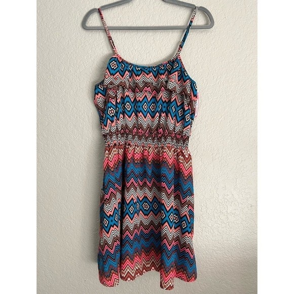 whatnikthinks's tweet photo. So good I had to share! Check out all the items I'm loving on @Poshmarkapp from @ReynaGonzale316 @DecorRiver #poshmark #fashion #style #shopmycloset #abyer #derekheart: https://t.co/h1QXH0pojq https://t.co/Fp3SncQK0Q