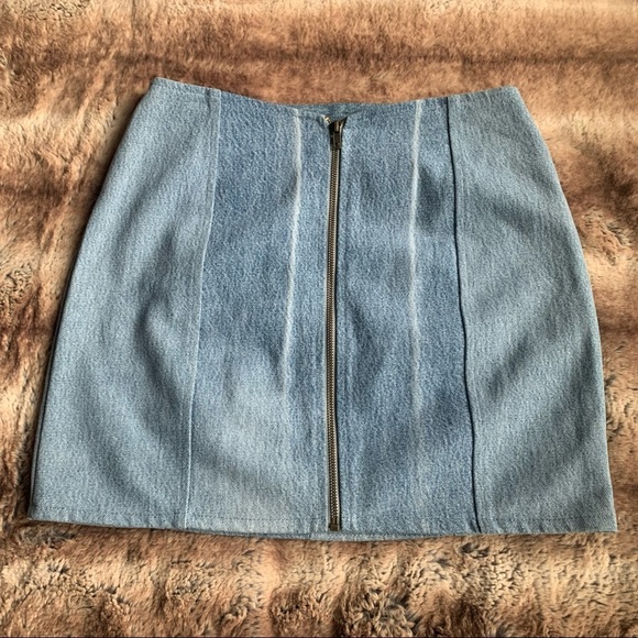 ClothesPlz's tweet photo. So good I had to share! Check out all the items I'm loving on @Poshmarkapp #poshmark #fashion #style #shopmycloset #urbanrenewal: https://t.co/q0QFuz3WZS https://t.co/XkzrCNx4fi