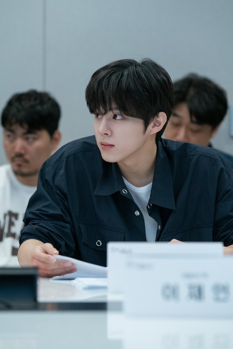 arab_wooseok's tweet photo. [💡] ووسوك وطاقم تمثيل دراما قد حان الليل من جلسة قراءة النص
-230717 https://t.co/M8rb9KrKtX