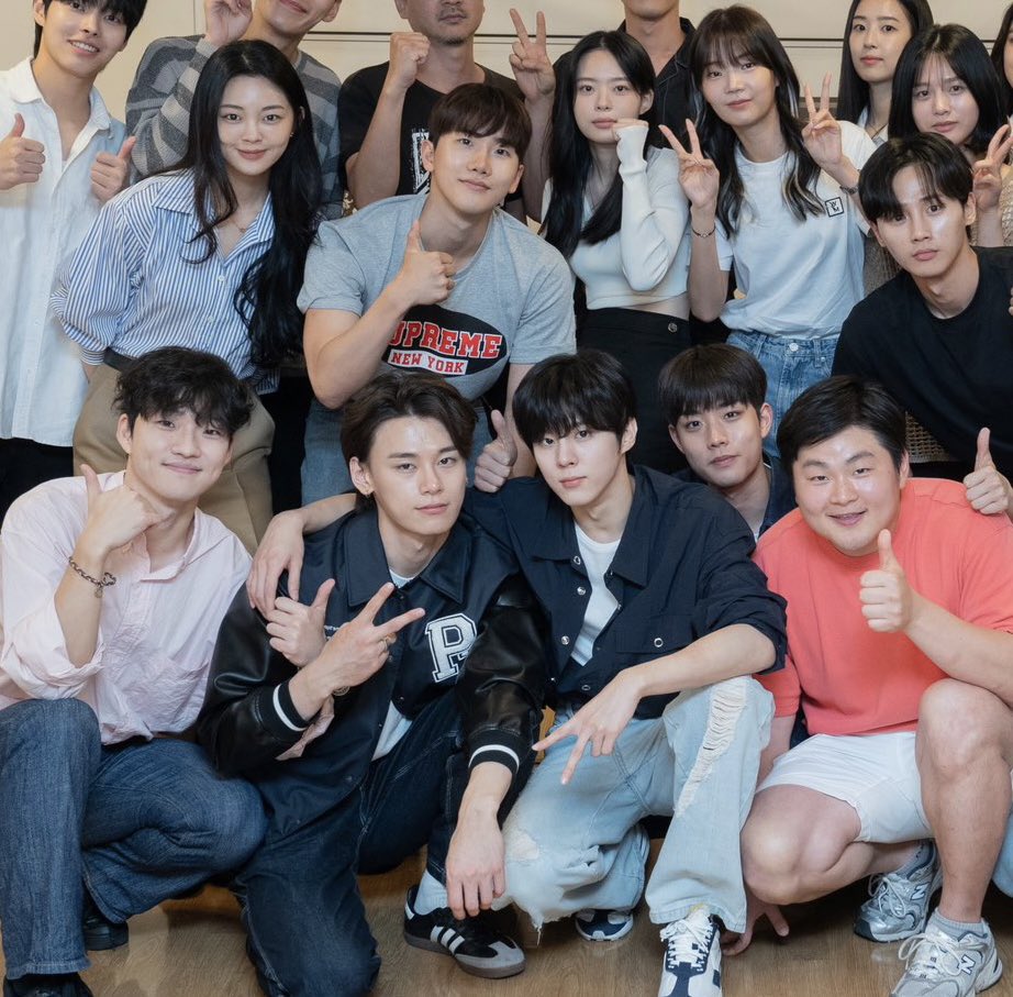arab_wooseok's tweet photo. [💡] ووسوك وطاقم تمثيل دراما قد حان الليل من جلسة قراءة النص
-230717 https://t.co/M8rb9KrKtX