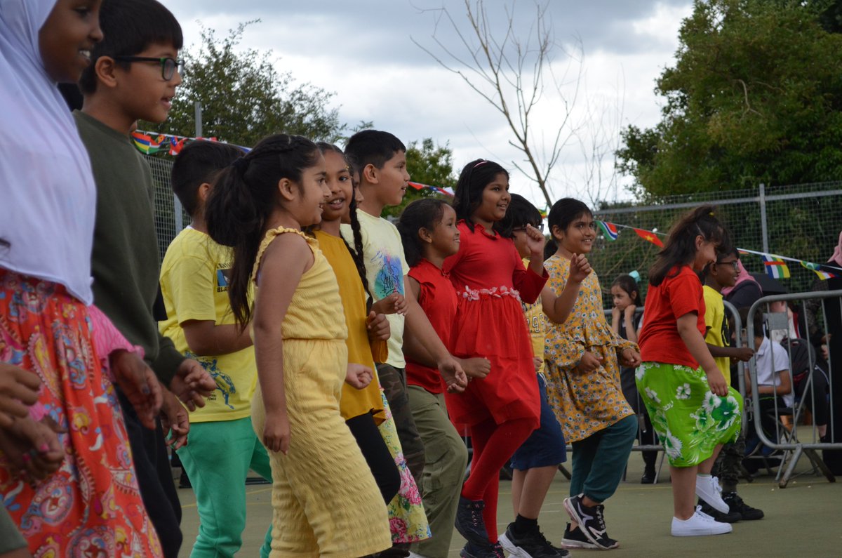 _DWPS_'s tweet photo. Last week we held our Summer Fair☀️
A fantastic day filled with talented performances, impressive prizes, fun games, tasty food and even better company!
Thank you to all of our sponsors who helped us to make the day so special.
#UB1 #SummerFair #Prizes #DWIJ https://t.co/8EwA8cCEGd