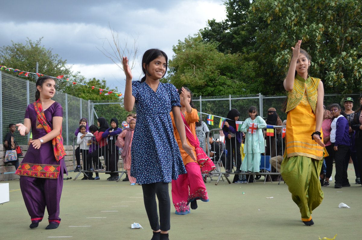 _DWPS_'s tweet photo. Last week we held our Summer Fair☀️
A fantastic day filled with talented performances, impressive prizes, fun games, tasty food and even better company!
Thank you to all of our sponsors who helped us to make the day so special.
#UB1 #SummerFair #Prizes #DWIJ https://t.co/8EwA8cCEGd
