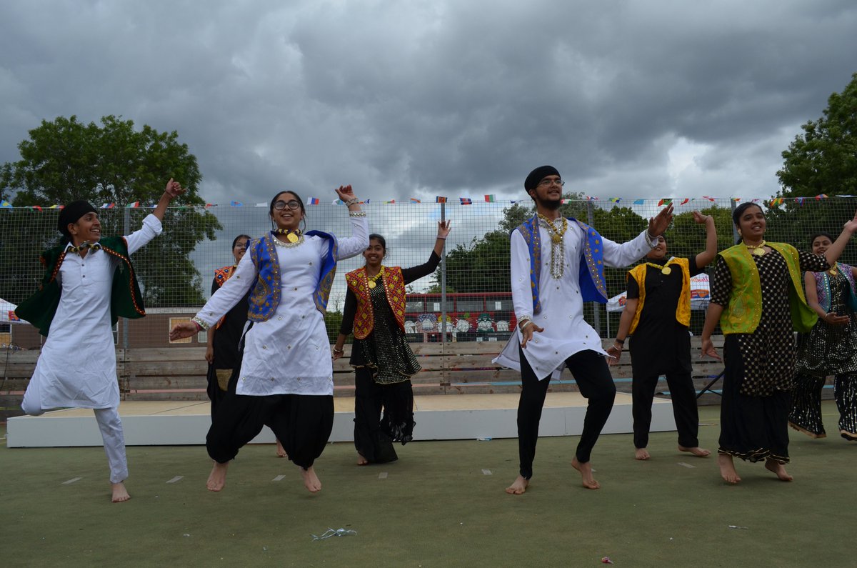 _DWPS_'s tweet photo. Special shout out to the families who danced on stage, as well as the @DormersWellsHS students who visited us to perform!
Thank you to everyone who attended, it was lovely to see so many happy faces supporting our young people.
#Summerfair #UB1 #DWIJ https://t.co/qFRlgtCimB