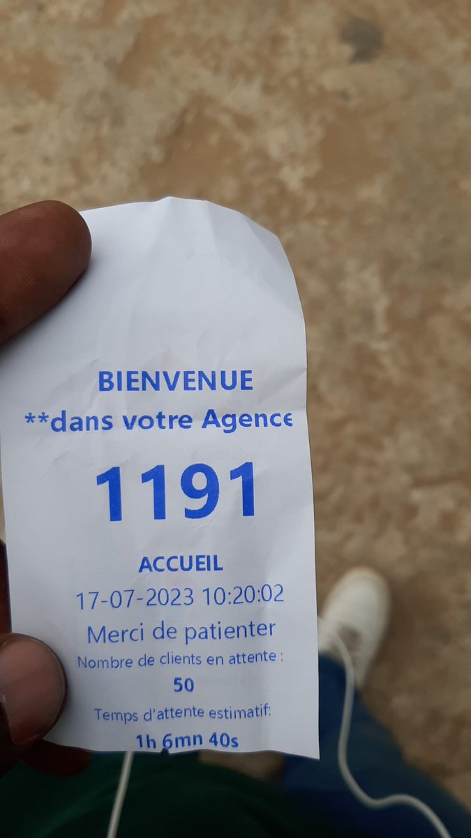 baayfily's tweet photo. Dans le même registre, ou bien même pire, #seneau c'est quoi votre problème avec la digitalisation des requêtes des clients ? Mettre un site où les gens peuvent soumettre leur problème et avoir un suivi c'est trop demandé ?
#servicedemerde 👍🏾 https://t.co/SJ79bEYQCX