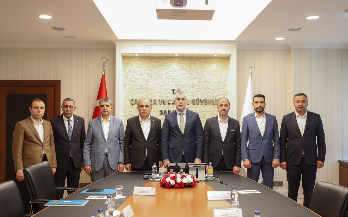 BÜRO MEMUR-SEN HEYETİ'NDEN BAKAN IŞIKHAN'A ZİYARET

Genel Başkanımız Yusuf Yazgan, Genel Merkez Yönetim Kurulu Üyelerimiz Halil Küçükdevlet, Ahmet Kızıl, Zekeriya Köftercioğlu, Kaan Çetinbaş, Mustafa Kahraman ve SGK YK Üyesi Hüseyin Yüksel ile Çalışma ve Sosyal Güvenlik Bakanı