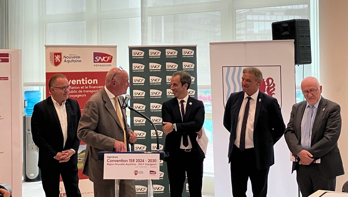 Grande fierté de signer avec <a href="/al_rousset/">Alain Rousset</a> la nouvelle convention #TER <a href="/NvelleAquitaine/">Nouvelle-Aquitaine</a>-<a href="/SNCFVoyageurs/">SNCF Voyageurs</a>. Nous nous engageons ensemble jusqu’à 2030 pour répondre à l’ambition de la Région : attirer toujours plus de voyageurs, avec plus d’offre de trains et plus de qualité de service.