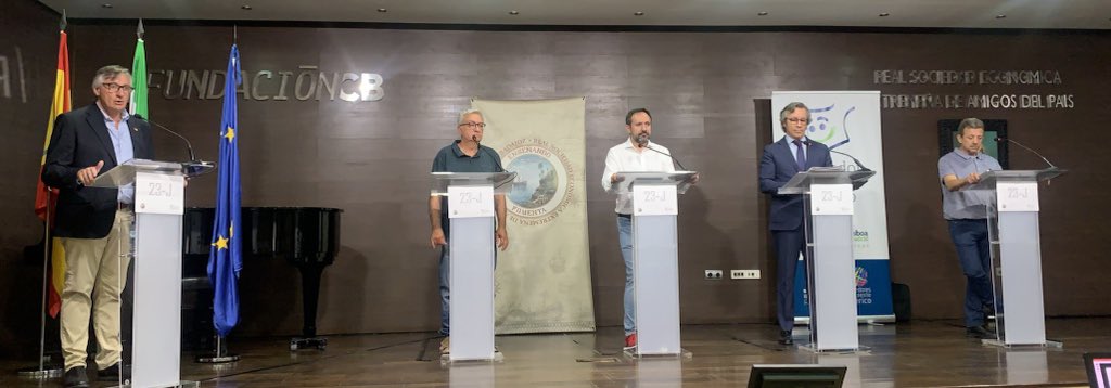 silos_raquel's tweet photo. ✅Comienzo del debate de infraestructuras en Extremadura.
✅No hay mejor representante  para los extremeños que @AntonioGraneroG.

🟩⬜️⬛️@bloquextremeno https://t.co/xHEbbuSN2O
