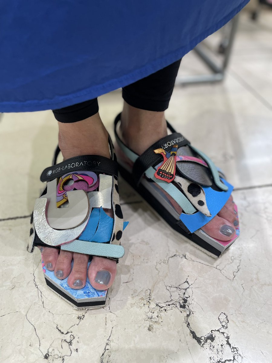 yokkoyy's tweet photo. 新宿高島屋のアナログガジェット
RGB-LABORATORYのオリジナルシューズ、自分ではどうしたら良いか全くわからなかったのに、素敵に仕上げていただいて気分あがっちゃいました✨🎉 KIIMANさんのアッパーも付けられてイェイ🥰
#KIIMAN
#RGBLABORATORY https://t.co/ovjxSuY7ZM