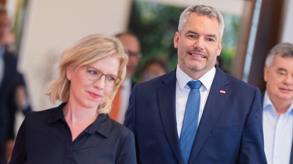 DieTagespresse's tweet photo. Statt Klimaschutzgesetz: Regierung einigt sich auf Verbot von Thermometern https://t.co/uCy2ZIFc4V https://t.co/Vu7kRv5yfU