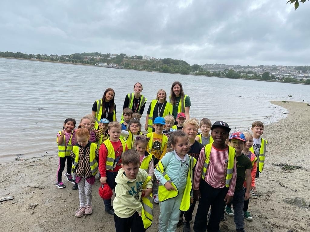 Reception had a super trip to Saltram on Tuesday.  The children did so well with the walk and behaved brilliantly.  We stopped for a class photo on the way!!