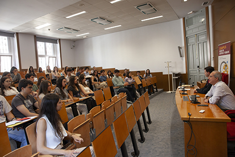 Más de 40 estudiantes de entre 15 y 17 años se acercaron al Derecho, simularon el Parlamento y elaboraron leyes durante el III Campus ICADE de Justicia y Debate, una iniciativa pionera en nuestro país impulsada por <a href="/ICADE_Derecho/">ComillasICADEDerecho</a>.   

comillas.edu/noticias/39-co…