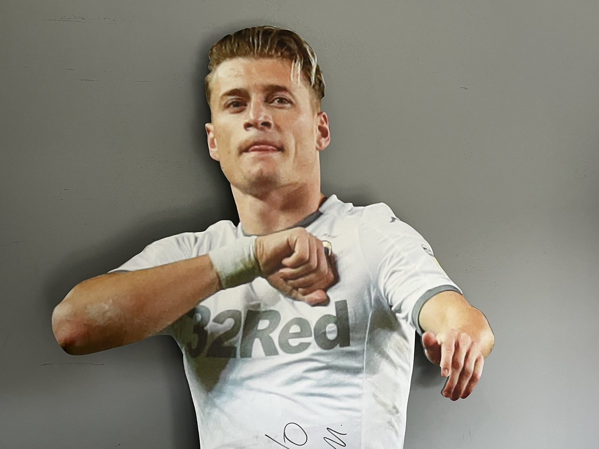 TheGelderdendUK's tweet photo. Just found this Lunatic in our spare room!!!
#ALIOSKI #LUFC #FullSized #Gjanni #Memorabilia #LeedsUnited #Signed https://t.co/GZ6LXJNBtF