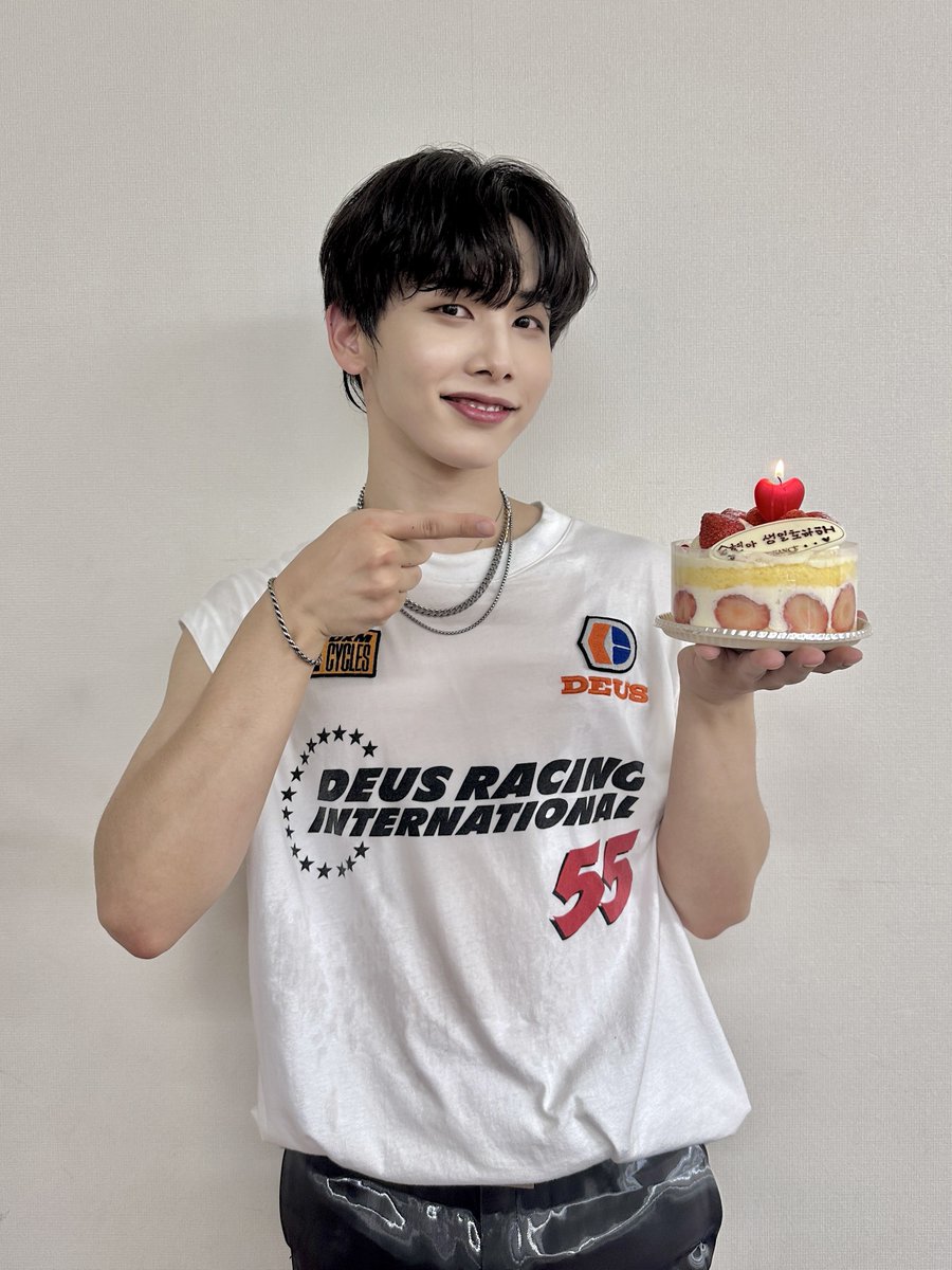 AIMERS_AMRS's tweet photo. [📸]

#HAPPY_SEUNGHYUN_DAY ❤️ 
 
에이밍과 생일을 함께 보낼 수 있어서 행복했어요 🥳 승현이의 생일 축하해주셔서 감사합니다 ❤️ !  

#에이머스 #AIMERS #SEUNGHYUN #승현 https://t.co/bvMPmACoK4