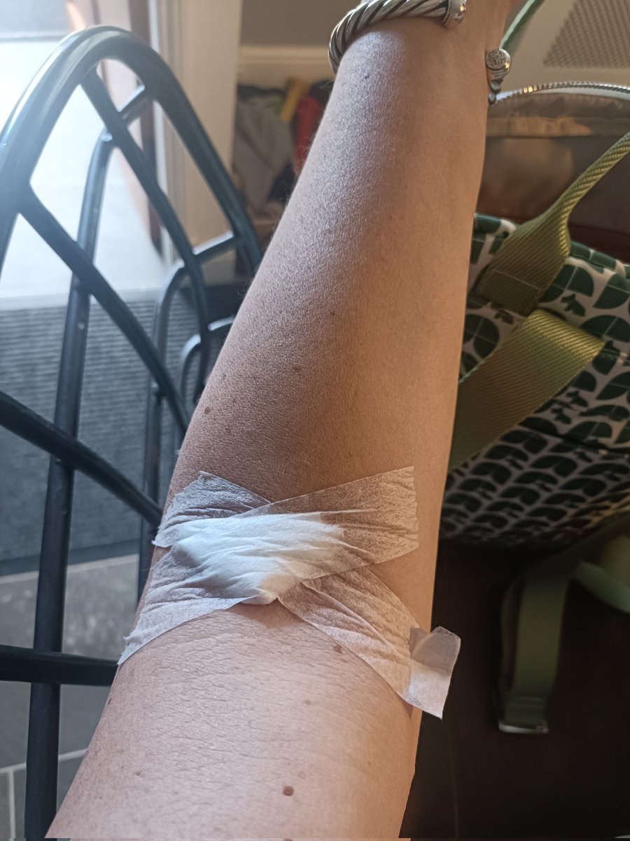 SianLewin1's tweet photo. As #TonyHanncock says "a whole armful"!! π
Blood tests this morning at our wonderful GP's
To check I am still #inremission from #HairyCellLeukaemia #HCL plus some other tests ππ©΅π
My #bloodpressure is the best it's been in years β€οΈ thank you #NHS for looking after me π₯°
#life https://t.co/XV3fIDilMr