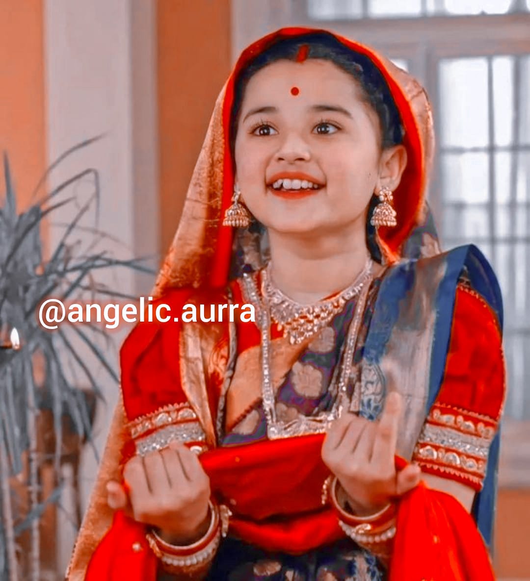 Cutest girl ki cutest smile 🥺😍❤️
#AurraBhatnagarBadoni 
#BarristerBabu #Bondita 
#DurgaAurCharu #durga