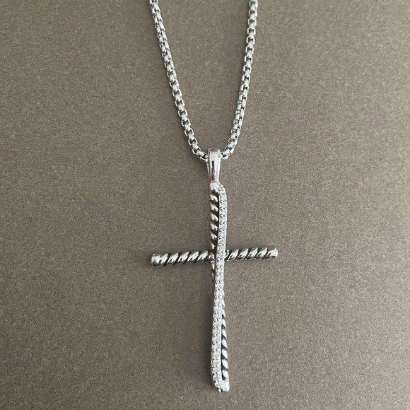 So good I had to share! Check out all the items I'm loving on <a href="/Poshmarkapp/">Poshmark</a> #poshmark #fashion #style #shopmycloset #7forallmankind #stuartweitzman #davidyurman: posh.mk/DZ8ZqDZ6uBb