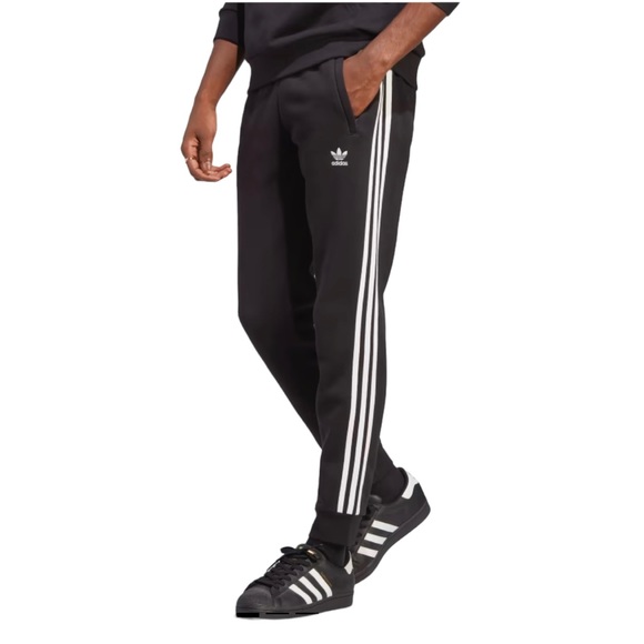 Foxyjeri's tweet photo. So good I had to share! Check out all the items I'm loving on @Poshmarkapp #poshmark #fashion #style #shopmycloset #spenco #adidas #samlibby: https://t.co/pEEbEPYtdi https://t.co/GDw1dMK4Wu